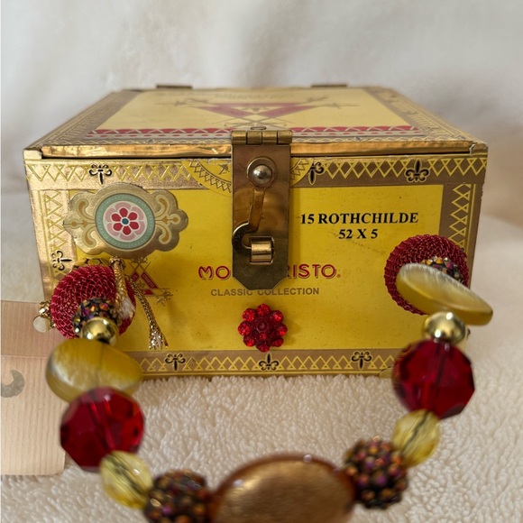 Monte Cristo Classic Collection Box Purse - Picture 2 of 14